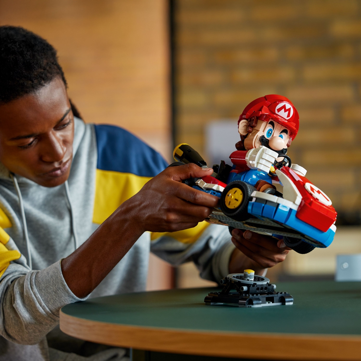 72037 LEGO® Super Mario Mario Kart™– Mario ir Standard Kart | LEGO