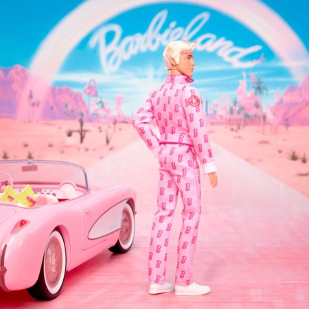 BARBIE Movie kolekcinis Kenas rožiniu kostiumu, JCP80 