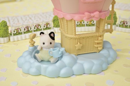 SYLVANIAN FAMILIES Vaikų oro baliono žaidimų namelis, 5527 5527