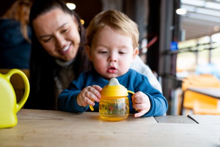 TOMMEE TIPPEE puodelis WEANING SIPPEE, 4 m+, 190ml, yellow, 447827 447827