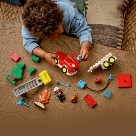 10473 LEGO® DUPLO® Town Ugniagesių sunkvežimis su žarna ir ugniagesiu 
