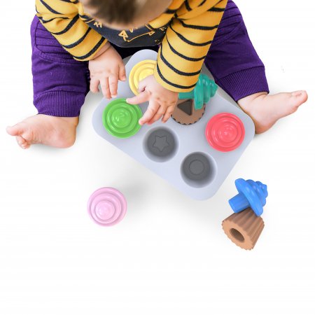 BRIGHT STARTS žaislas Sort & Sweet cupcakes, 12499-3-MEWW-YW2 12499-3-MEWW-YW2