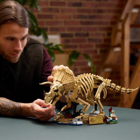 77985 LEGO® Jurassic World Dinozaurų fosilijos: triceratopsas 