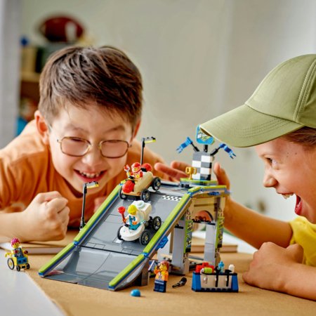 60460 LEGO® City Great Vehicles Be ribų: lenktyninių automobilių rampų trasa 