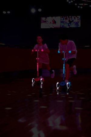 GLOBBER paspirtukas Primo Plus Glow Lights, mėtinis, 443-206 