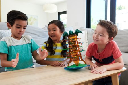 MATTEL GAMES stalo žaidimas Beždžionėlių Akrobačių Vakarėlis Medyje, HTW65 