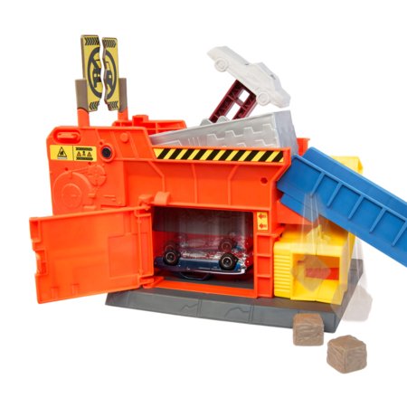 MATCHBOX MOVIE Smalley’s automobilių traiškymo garažas su trasa, JMG56 