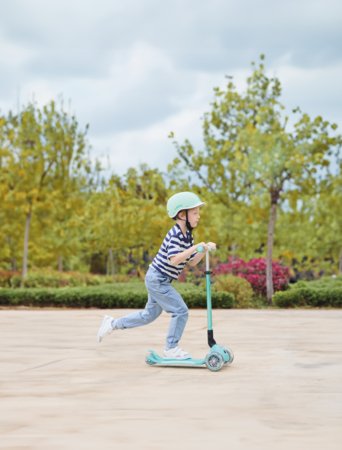 GLOBBER paspirtukas Go Up Deluxe Lights, mėtinis, 748-706 